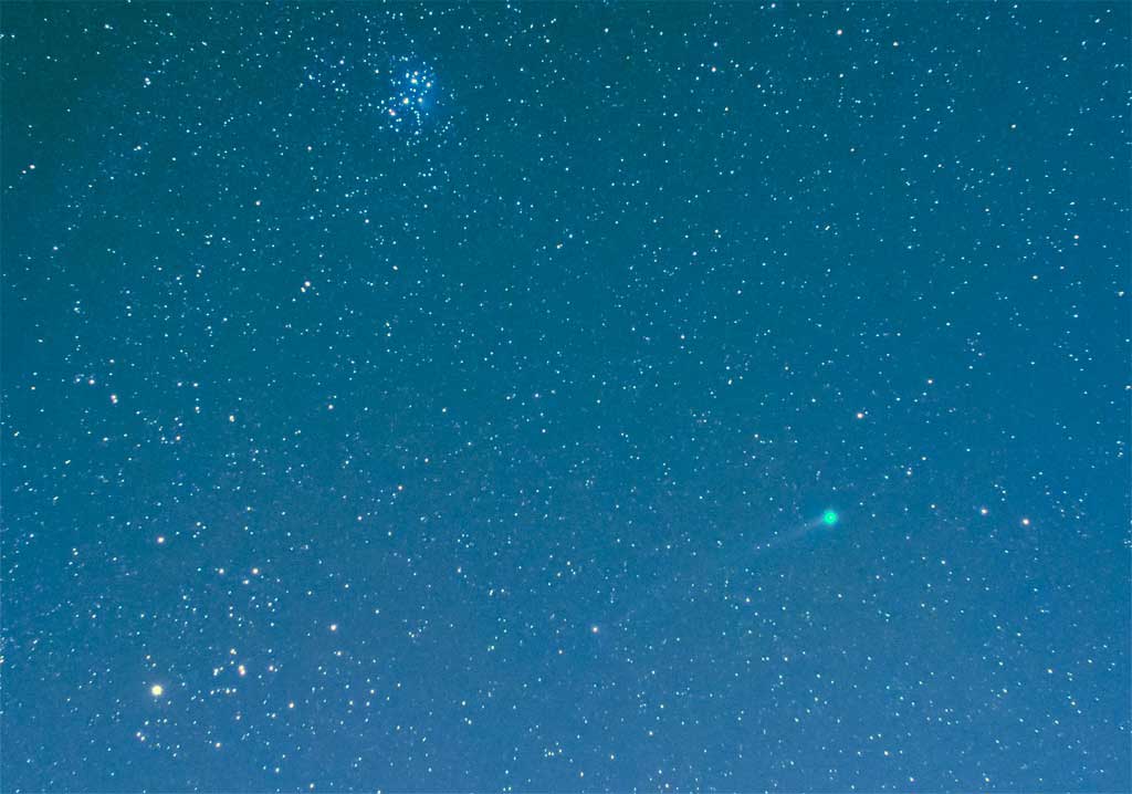 Komet Lovejoy bei Plejaden und Hyaden am 13. Februar 2015