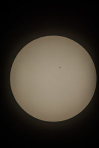 13:24 MEZ: Merkur vor der Sonne; ED80/600 mit Hyperion 36mm, Okularprojektion
